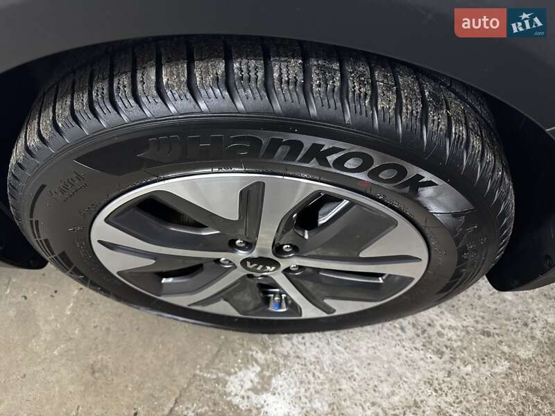 Внедорожник / Кроссовер Kia Niro 2020 в Казатине