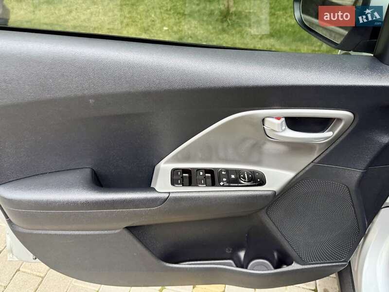 Внедорожник / Кроссовер Kia Niro 2017 в Одессе