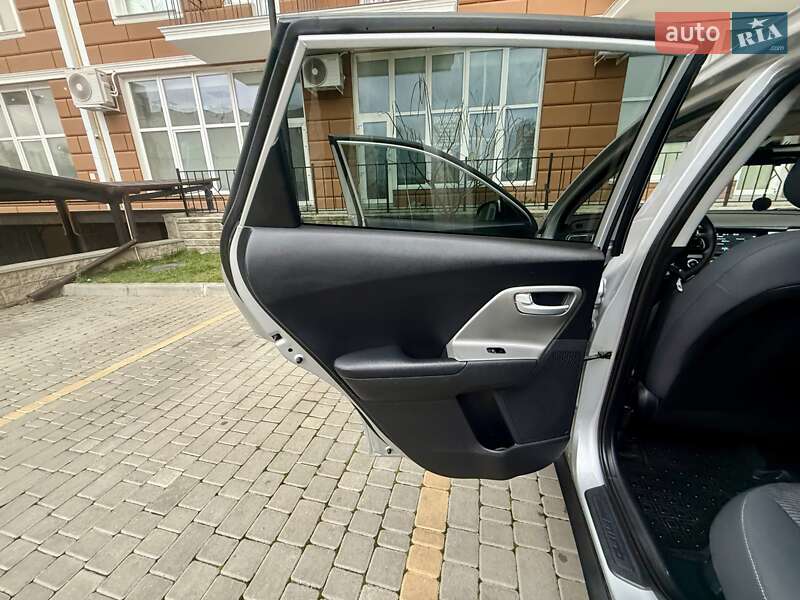 Внедорожник / Кроссовер Kia Niro 2017 в Одессе