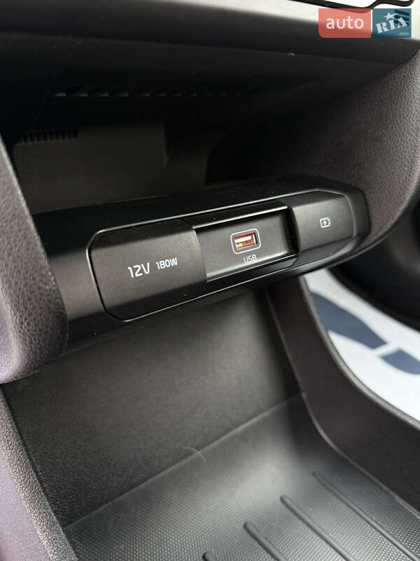 Позашляховик / Кросовер Kia Niro 2020 в Львові