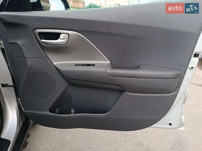 Позашляховик / Кросовер Kia Niro 2018 в Києві