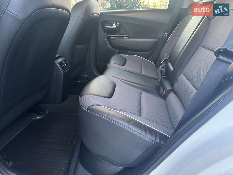 Позашляховик / Кросовер Kia Niro 2021 в Тернополі