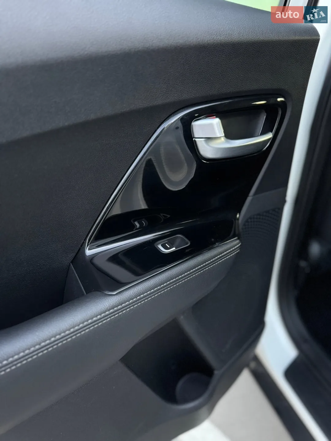 2017 Kia Niro - мініатюра 28
