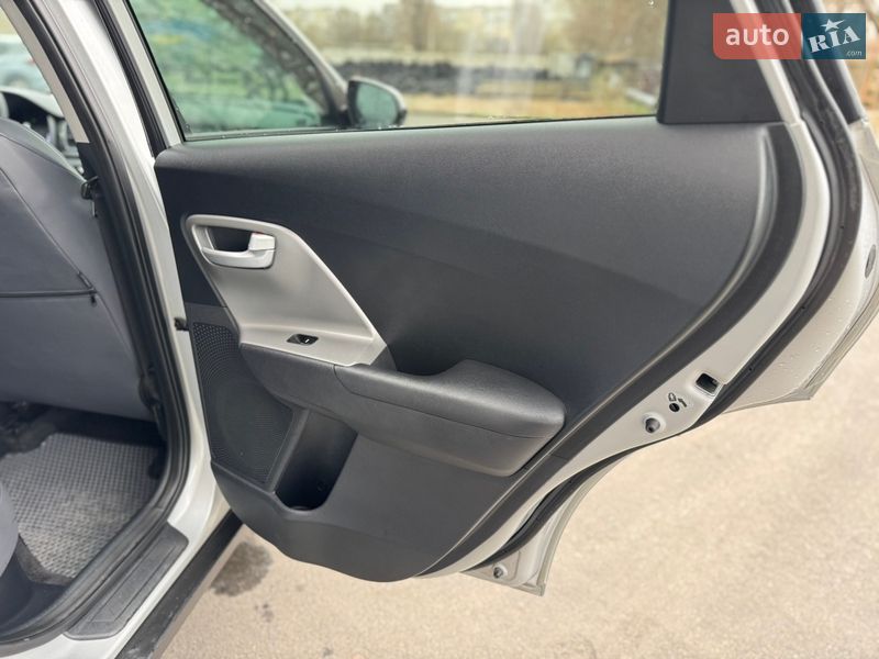 Позашляховик / Кросовер Kia Niro 2017 в Одесі