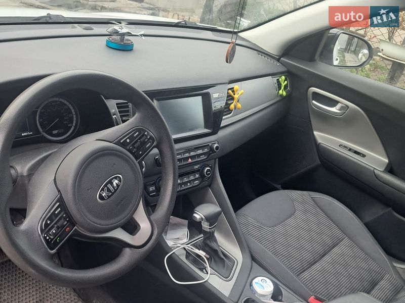 Позашляховик / Кросовер Kia Niro 2017 в Золочеві фото 8 Позашляховик / Кросовер Kia Niro 2017 в Золочеві