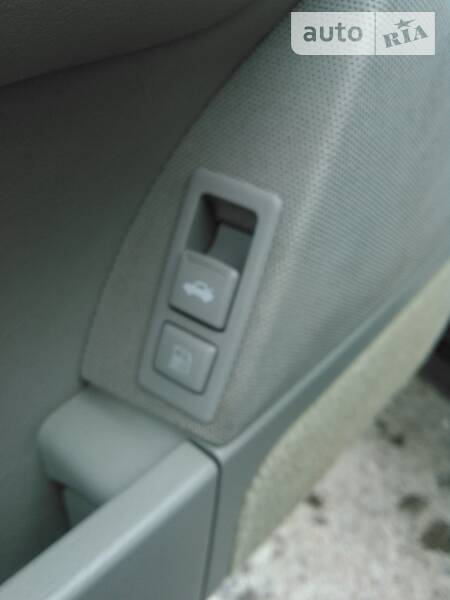 Седан Kia Opirus 2006 в Львові