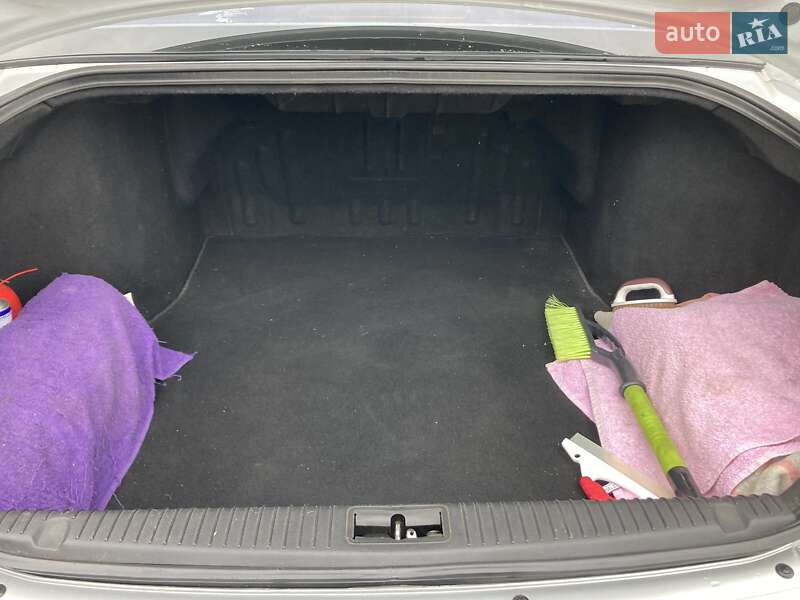 Седан Kia Opirus 2005 в Кропивницькому