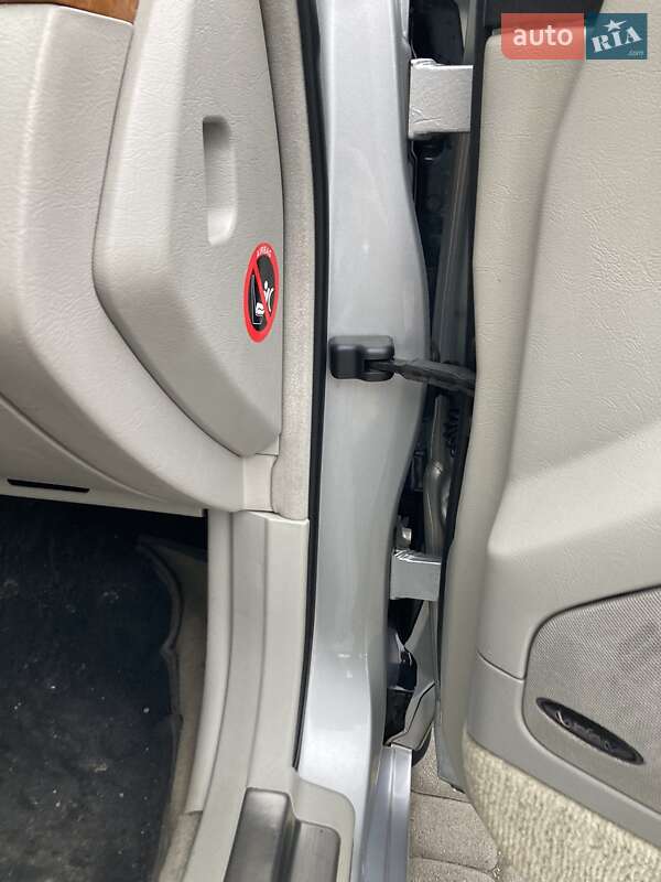 Седан Kia Opirus 2005 в Кропивницькому