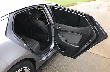Седан Kia Optima 2011 в 