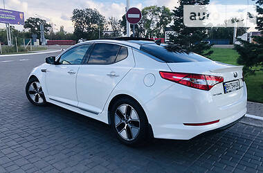 Седан Kia Optima 2013 в 