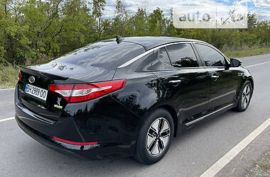 Седан Kia Optima 2012 в Раздельной