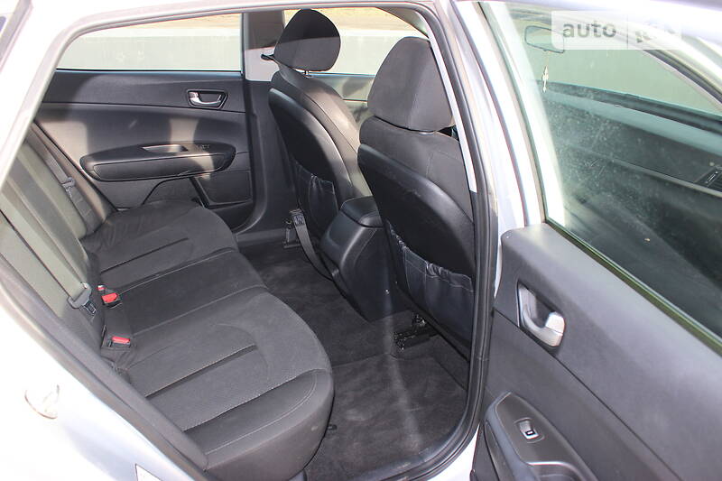 Седан Kia Optima 2017 в Дунаевцах