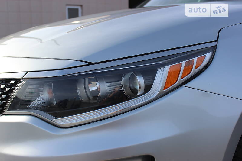 Седан Kia Optima 2017 в Дунаевцах