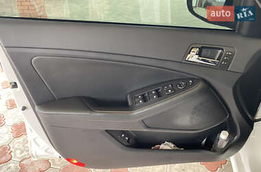 Седан Kia Optima 2012 в 