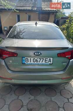 Седан Kia Optima 2013 в Гадяче