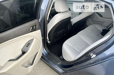 Седан Kia Optima 2014 в Киеве