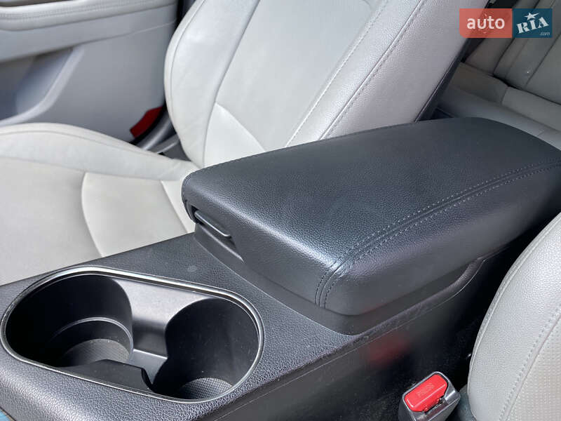 Седан Kia Optima 2015 в Львове