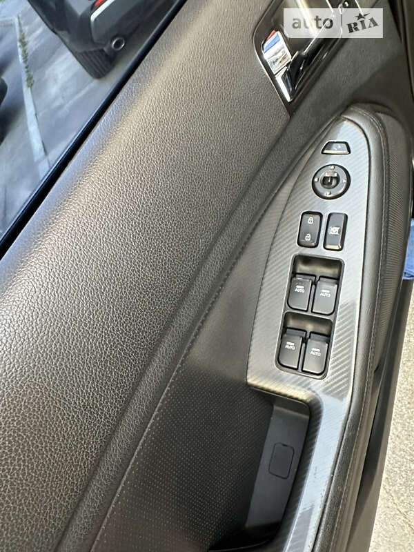 Седан Kia Optima 2012 в Виннице