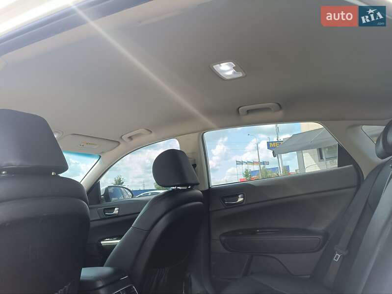 Седан Kia Optima 2017 в Ровно