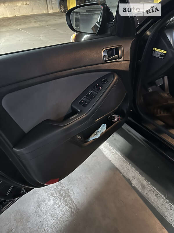 Седан Kia Optima 2015 в Львові