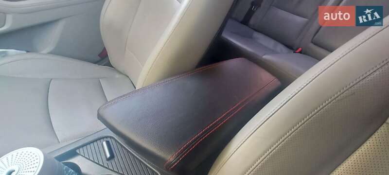 Седан Kia Optima 2014 в Киеве