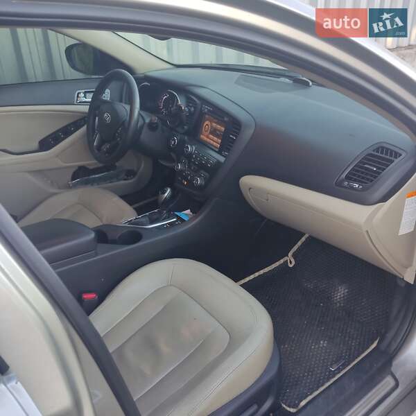 Седан Kia Optima 2012 в Обухові