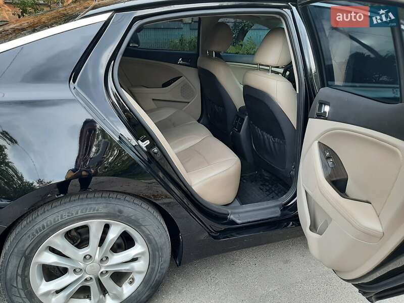 Седан Kia Optima 2012 в Львове