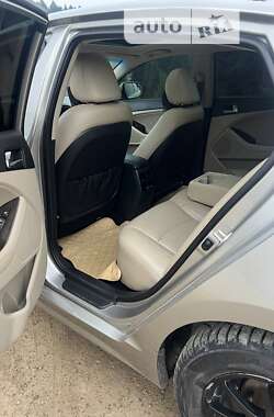 Седан Kia Optima 2013 в Дрогобыче