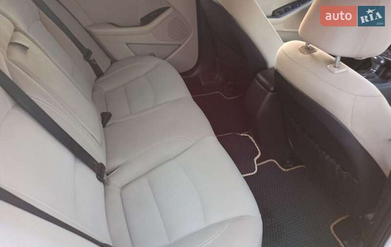 Седан Kia Optima 2014 в Виннице