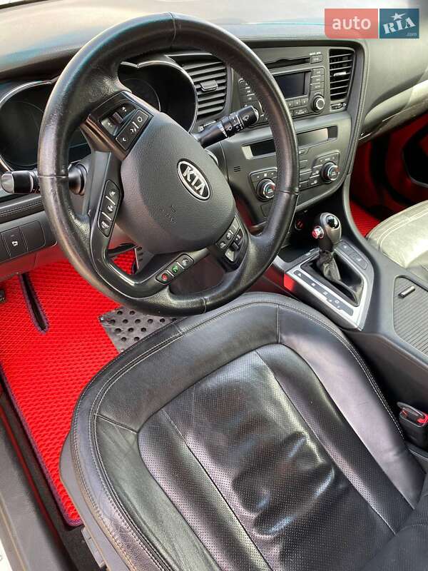 Седан Kia Optima 2011 в Славянске