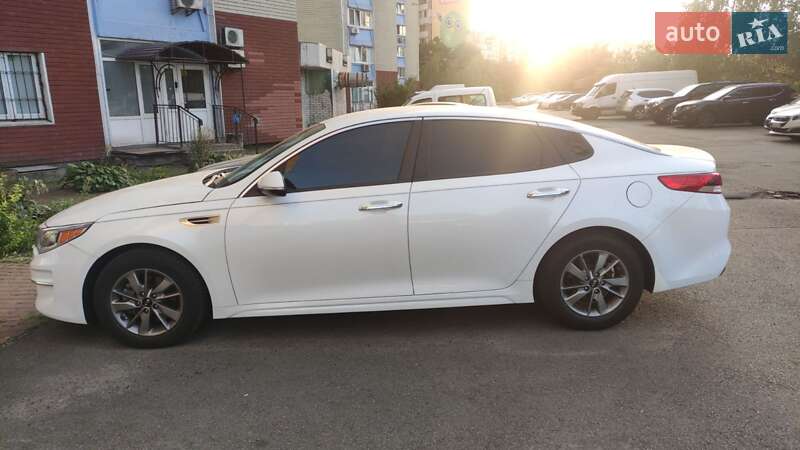Седан Kia Optima 2016 в Киеве