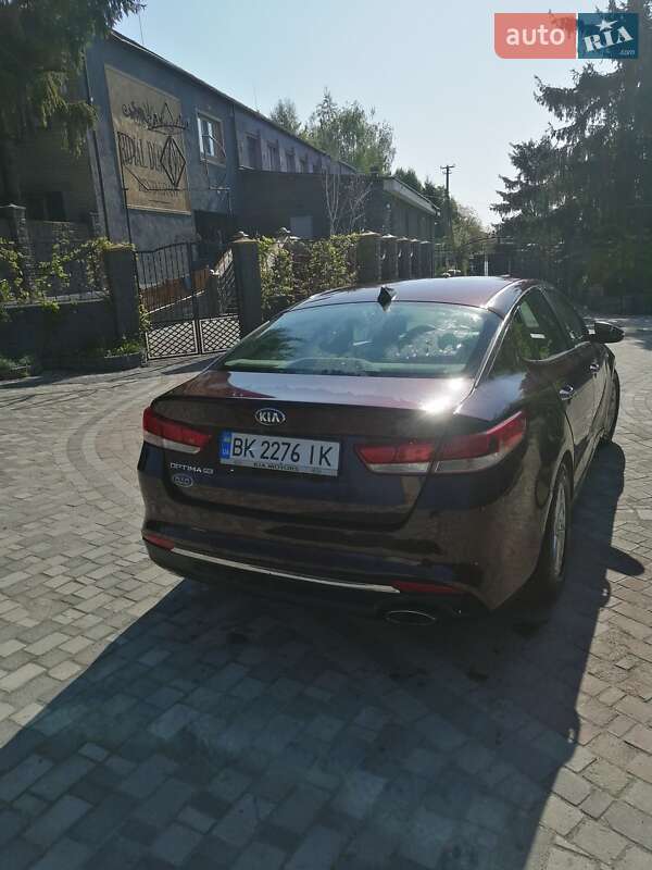 Седан Kia Optima 2016 в Ровно