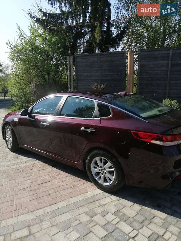 Седан Kia Optima 2016 в Ровно