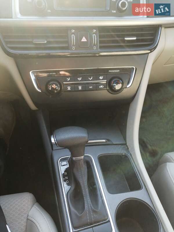 Седан Kia Optima 2016 в Ровно
