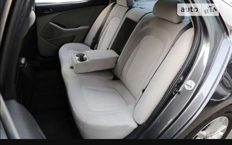 Седан Kia Optima 2011 в Украинке