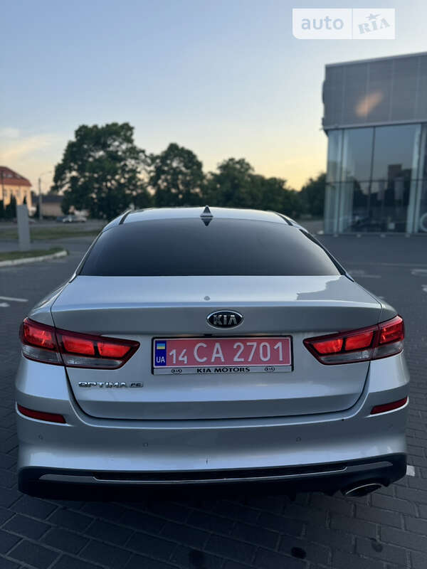 Седан Kia Optima 2019 в Киеве