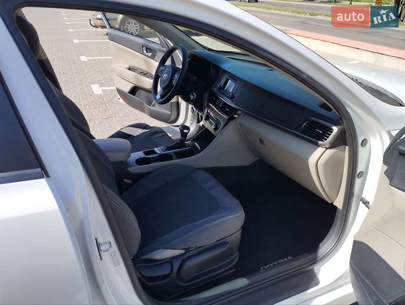 Седан Kia Optima 2016 в Одессе