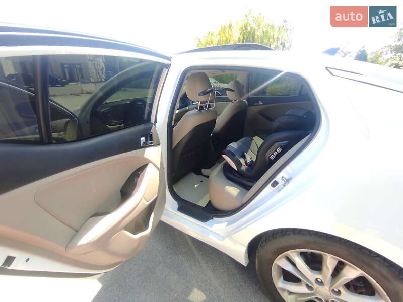 Седан Kia Optima 2013 в Днепре