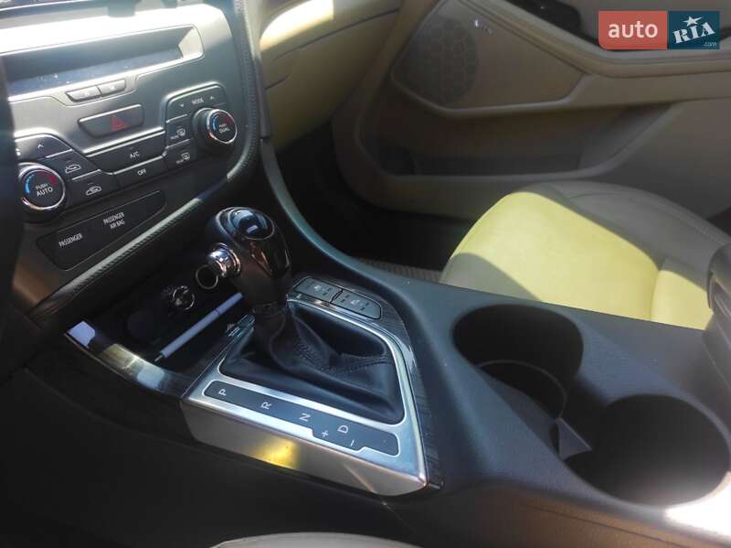 Седан Kia Optima 2013 в Днепре
