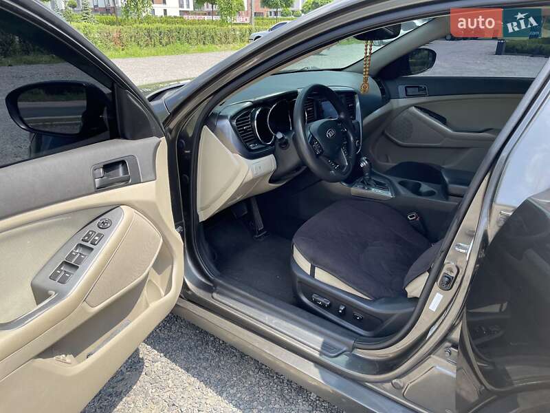 Седан Kia Optima 2012 в Умани