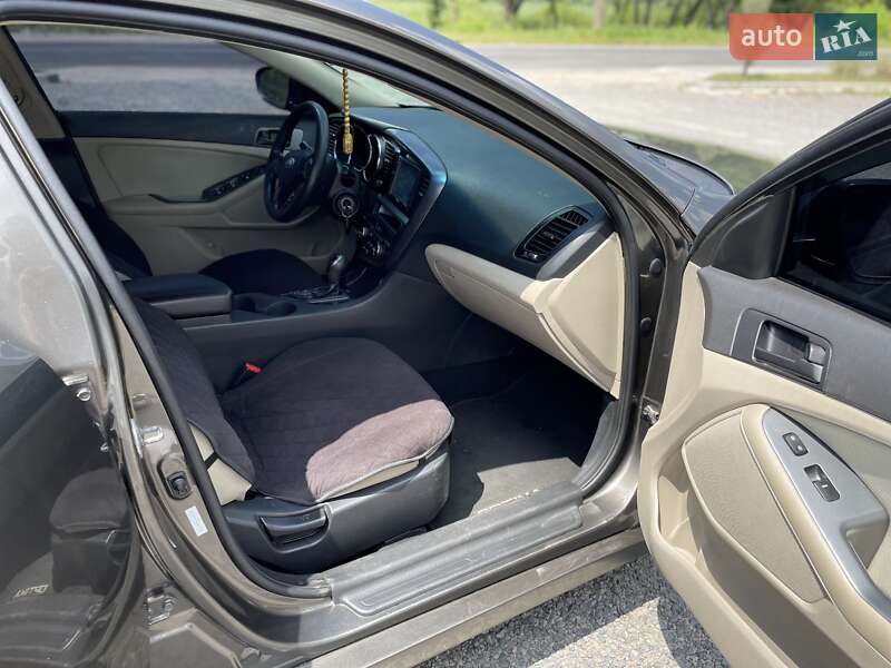 Седан Kia Optima 2012 в Умани