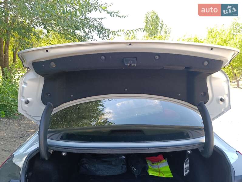 Седан Kia Optima 2014 в Миколаєві