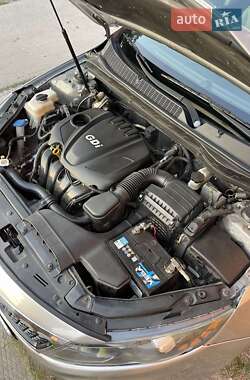 Седан Kia Optima 2013 в 