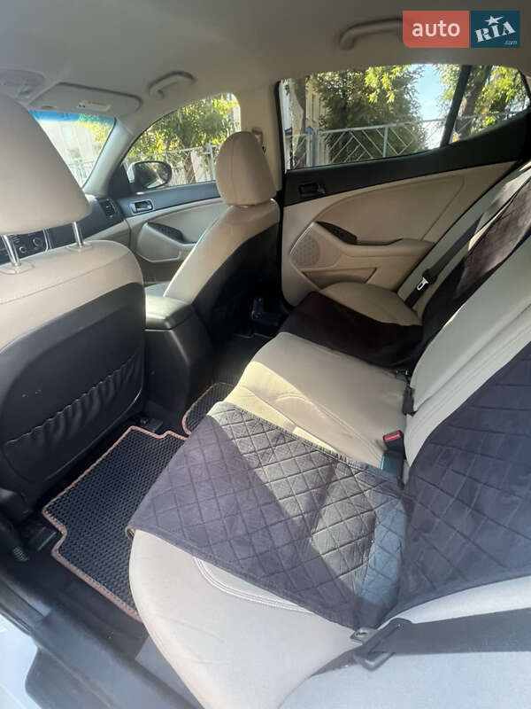 Седан Kia Optima 2015 в Днепре