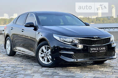 Седан Kia Optima 2016 в Киеве