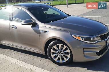 Седан Kia Optima 2016 в 