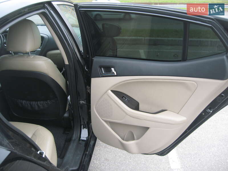Седан Kia Optima 2011 в Киеве