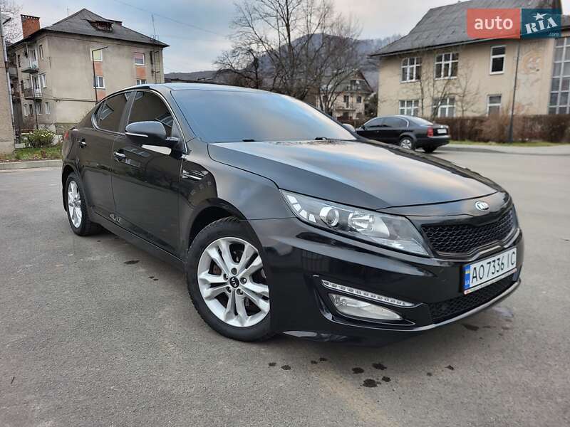 Седан Kia Optima 2012 в Ужгороді