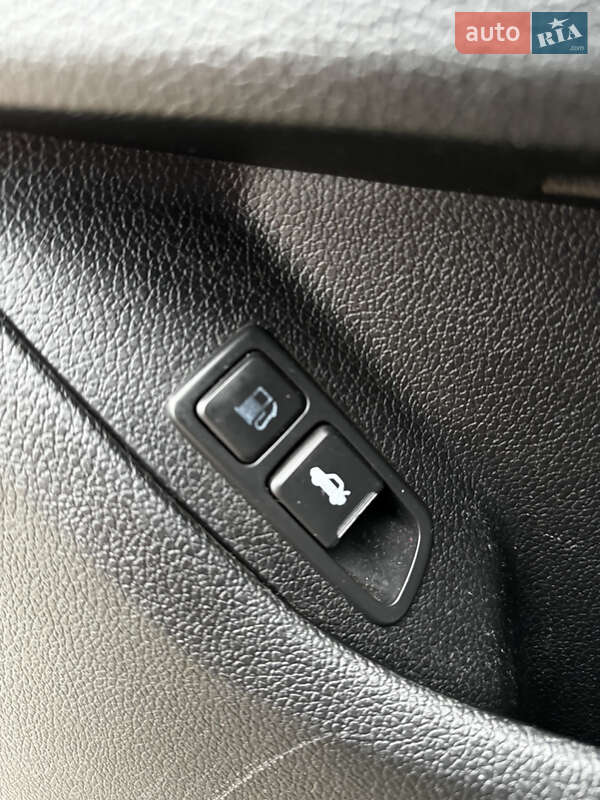 Седан Kia Optima 2011 в Миргороді