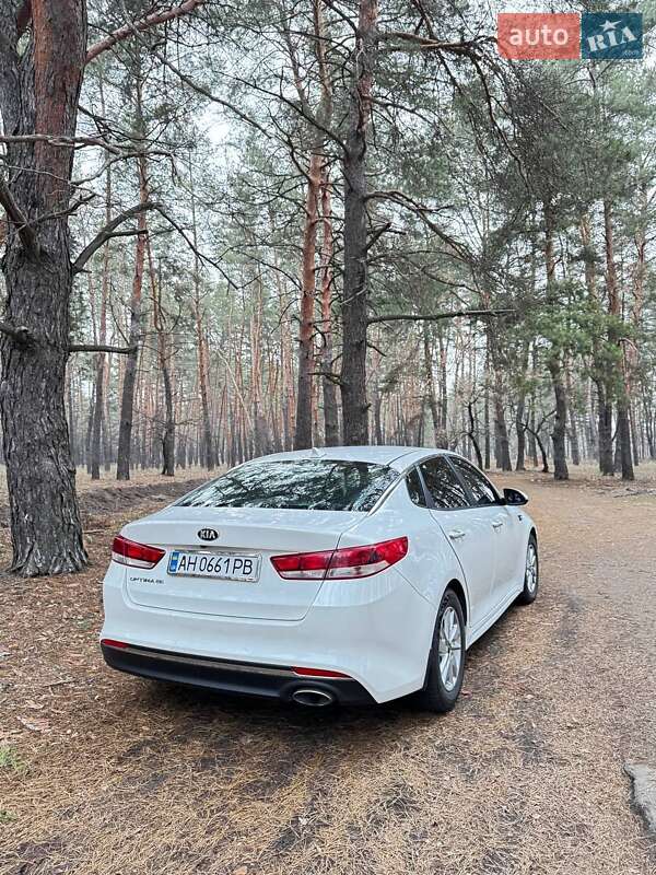 Седан Kia Optima 2016 в Днепре